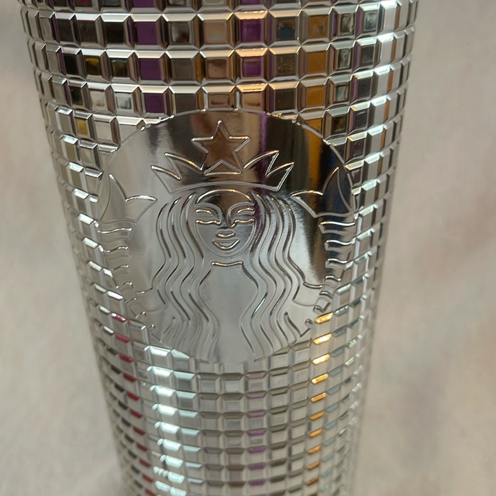 Starbucks Silver Metallic Grid Venti 24oz Tumbler NWT SKU 011147120 - Picture 2 of 6